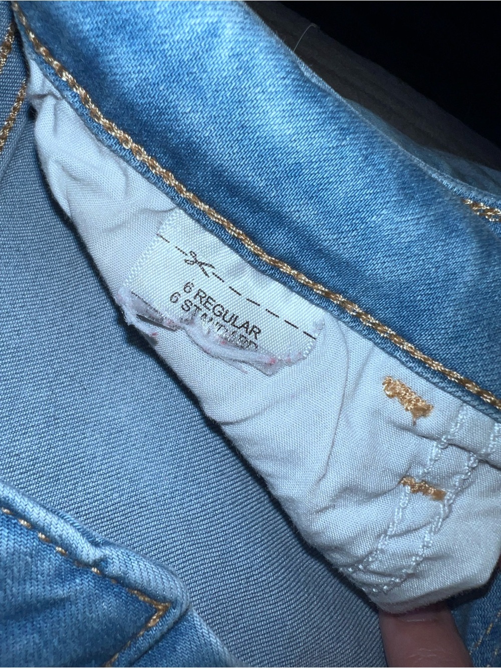 Old Navy Women's Light Blue Skinny Jeans with Subtle Distress - Picture 2 of 4